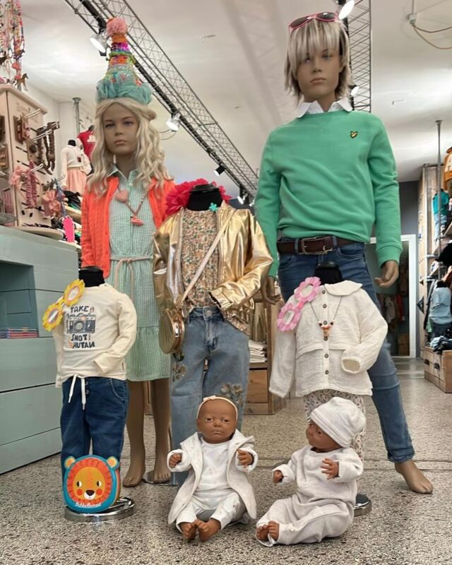 Lieve allemaal, iedereen al zin in de carnaval of vakantie? Wij ook🎉 Maar we zijn morgen ook nog gezellig geopend tot 15.30🎉 Daarna zijn we een paar dagen vrij en op dinsdag zijn we met een knaller van een actie weer open vanaf 10.00! Heel veel plezier allemaal! #carnavalbreda #winkelen #welkom #kinderwinkel #onzedotjesmakeneraleenfeestjevan#breda #bredacity #sale #nieuwecollectie #kids